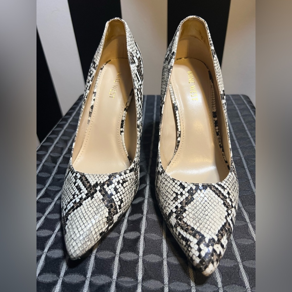 Nine West Monochrome Snakeskin 3.75” Heels; SZ 7 M